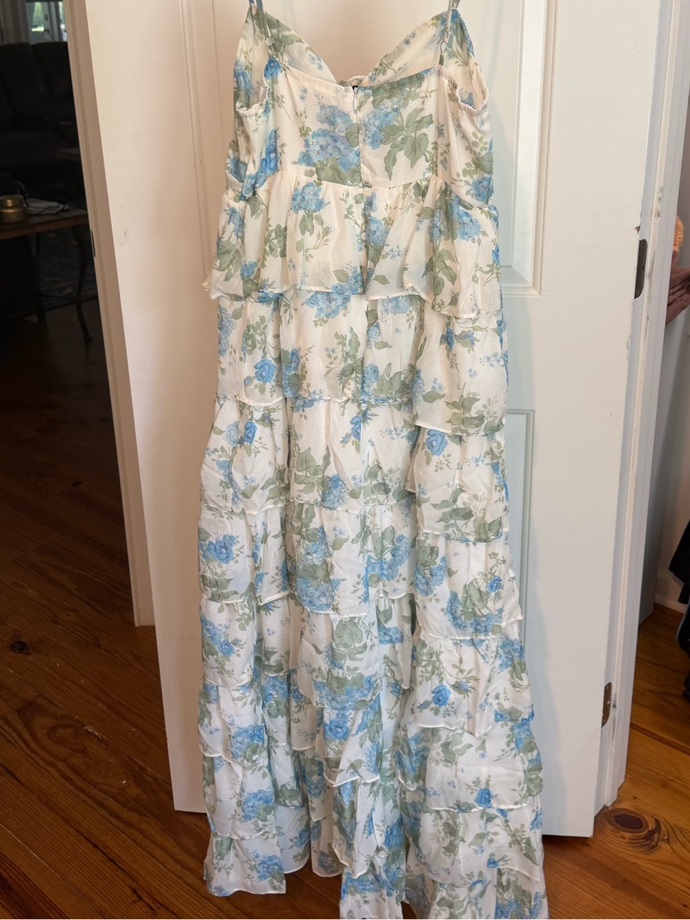 CHIFFON SWEETHEART FLORAL CUT OUT LAYERED
RUFFLE HEM MAXI DRESS - Picture 3 of 4